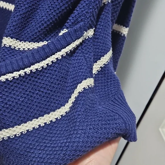 3/$15 SALE 👑 Y2k American Eagle Knit Cardigan - Picture 4 of 6